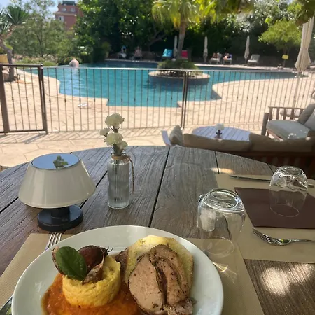 Szálloda La - 3 Etoiles Superieur - &