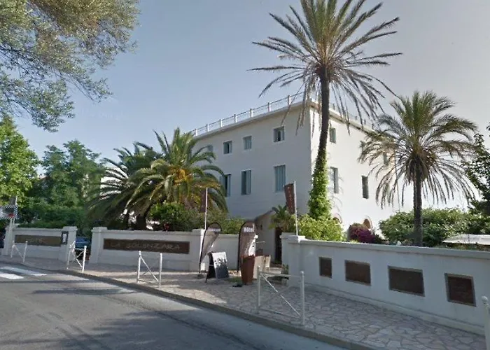 La - 3 Etoiles Superieur - & 3*